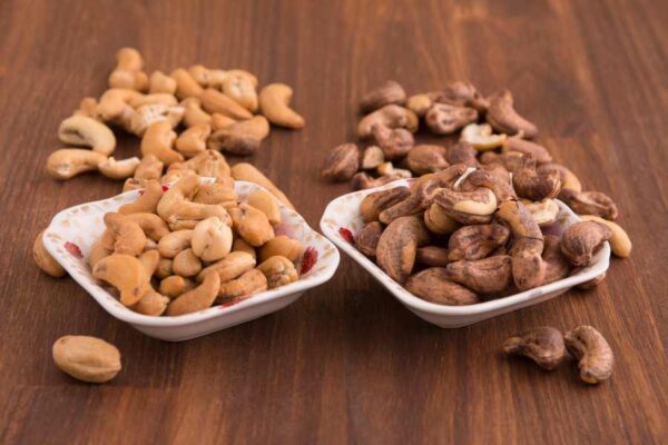 Hạt điều sấy VitaFruit được làm từ 100% hạt điều tươi, không chất bảo quản, đem đến món ăn vặt giòn ngon, bổ dưỡng. Sản phẩm giàu vitamin và khoáng chất, tốt cho sức khỏe, phù hợp cho mọi lứa tuổi.