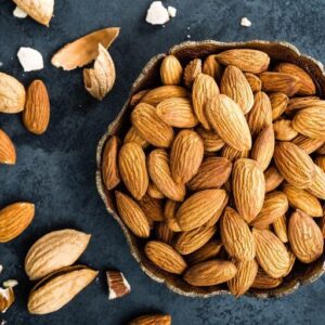 Hạt hạnh nhân VitaFruit, 100% tự nhiên, không chất bảo quản. Giàu vitamin E, chất xơ, khoáng chất, giúp cải thiện sức khỏe tim mạch, làm đẹp da, bổ dưỡng cho cơ thể.