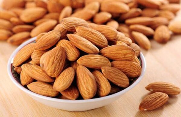 Hạt hạnh nhân VitaFruit, 100% tự nhiên, không chất bảo quản. Giàu vitamin E, chất xơ, khoáng chất, giúp cải thiện sức khỏe tim mạch, làm đẹp da, bổ dưỡng cho cơ thể.