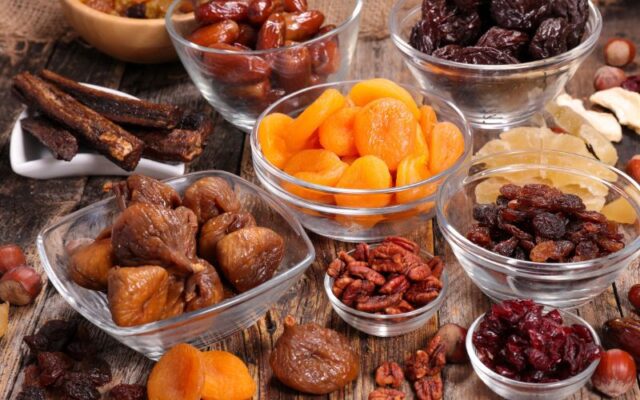 ăn trái cây sấy