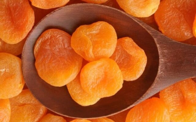 Ẩn sau mỗi lát mứt là cả một câu chuyện về sự khéo léo, tinh tế và tấm lòng gửi gắm trong từng công đoạn chế biến – từ chọn nguyên liệu cho đến cách sên mứt sao cho chuẩn vị.